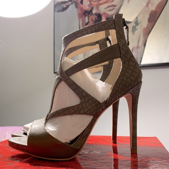 BNIB✨ GUESS Strappy Leather Heels Size 6.5 - Picture 13 of 13
